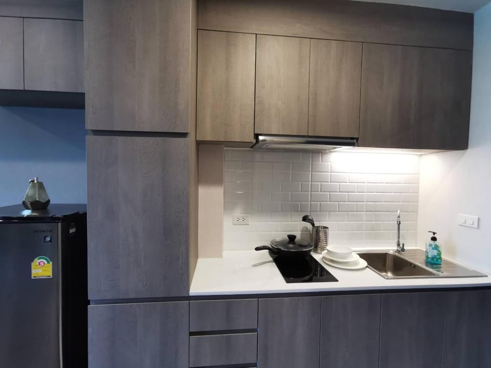Premier Luxe Hotel โรงแรมพรีเมียร์ลักซ์ Apartment in Chon Buri Changwat