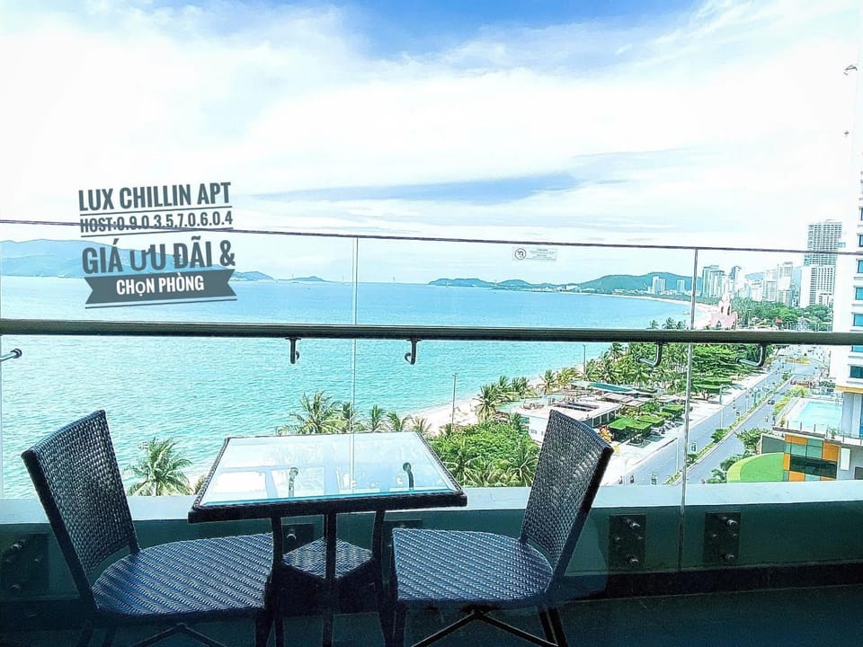 Property building, Balcony/Terrace, Seating area, City view, Sea view