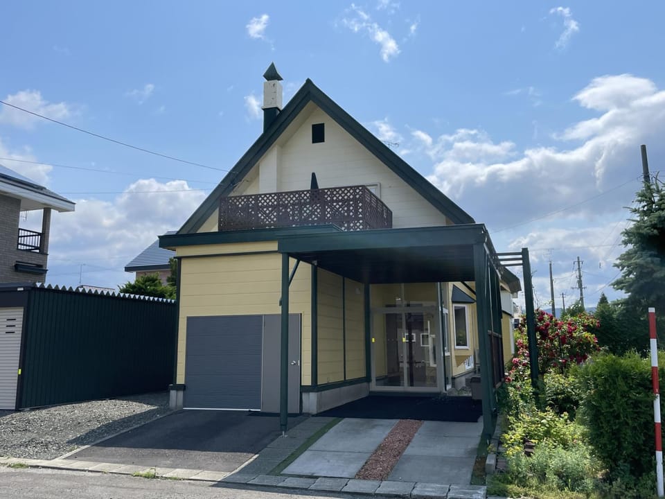 Property building, Facade/entrance