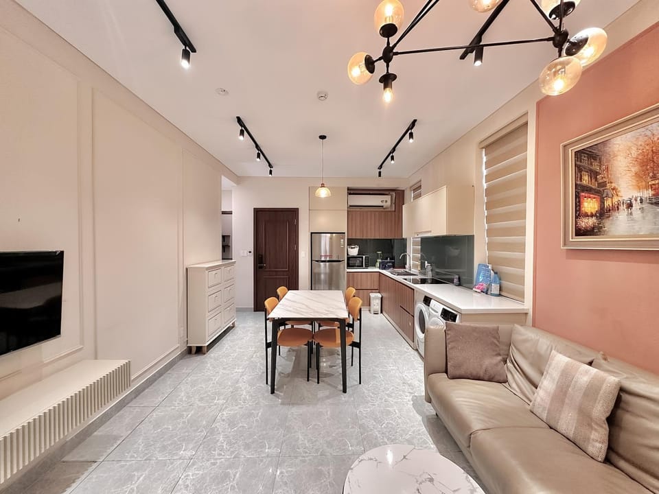 Communal lounge/ TV room, TV and multimedia, Kitchen or kitchenette, Living room, Seating area, Dining area, Evening entertainment, stove