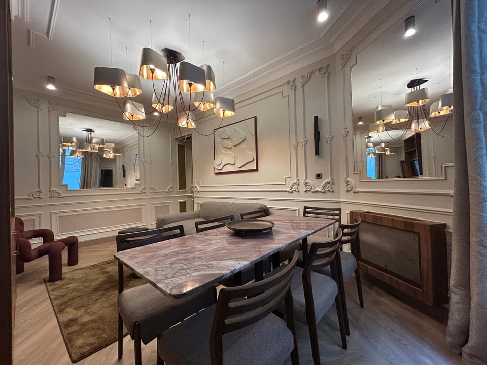 Luxury Suite - Champs Elysees - Wagram Apartment in Paris