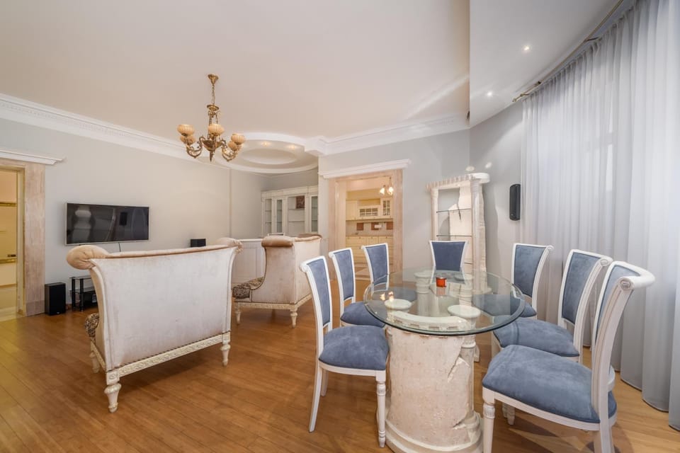 TV and multimedia, Living room, Seating area, Dining area