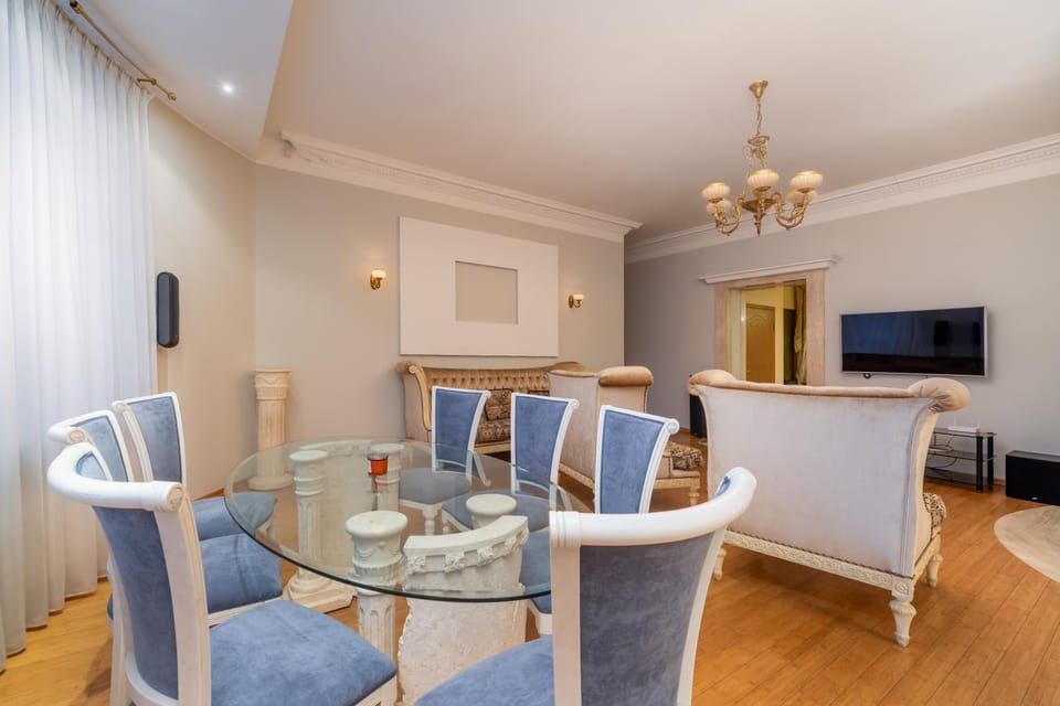Living room, Seating area, Dining area, Evening entertainment