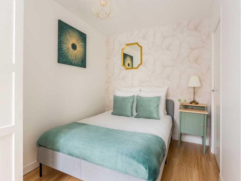 Bed, Photo of the whole room, Bedroom