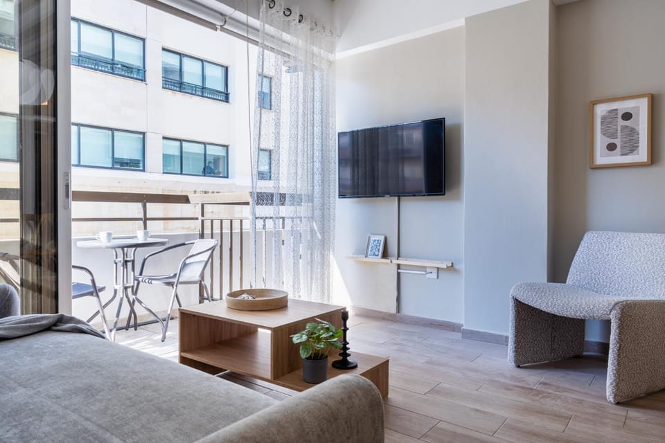 TV and multimedia, View (from property/room), Balcony/Terrace, Living room, Seating area