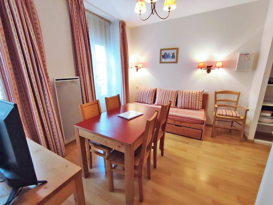 TV and multimedia, Living room, Dining area