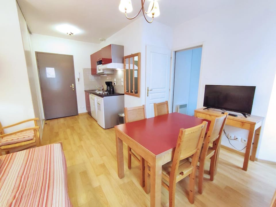 TV and multimedia, Kitchen or kitchenette, Living room, Dining area