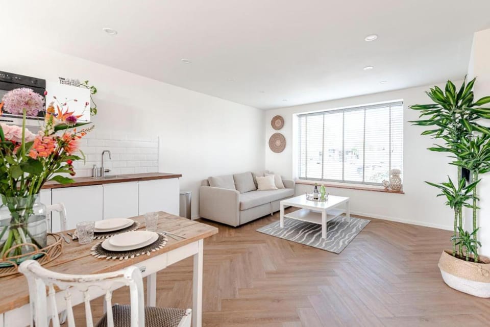 TV and multimedia, Kitchen or kitchenette, Living room, Dining area