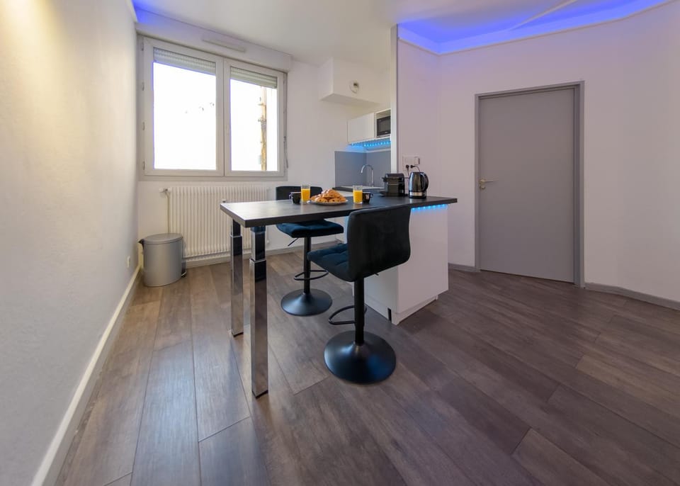 Coffee/tea facilities, Dining area