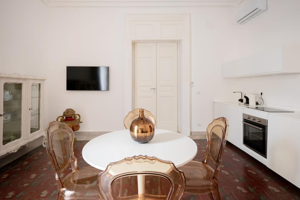 Coffee/tea facilities, Kitchen or kitchenette, Dining area, internet