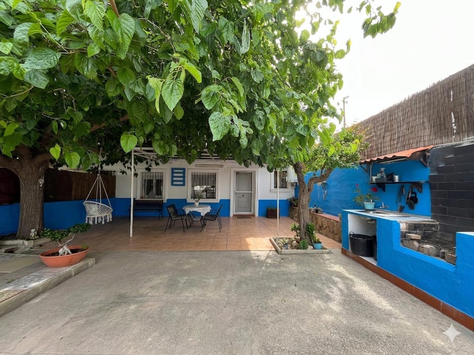 Off site, BBQ facilities, Balcony/Terrace