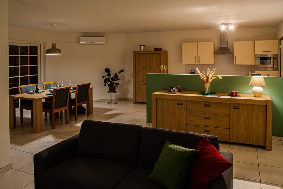 Living room, Dining area