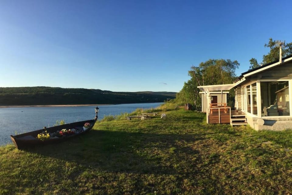 Beautiful riverside cottage with sauna Apartment in Lapland
