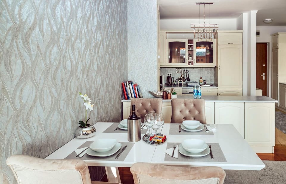 Coffee/tea facilities, Kitchen or kitchenette, Living room, Dining area, minibar