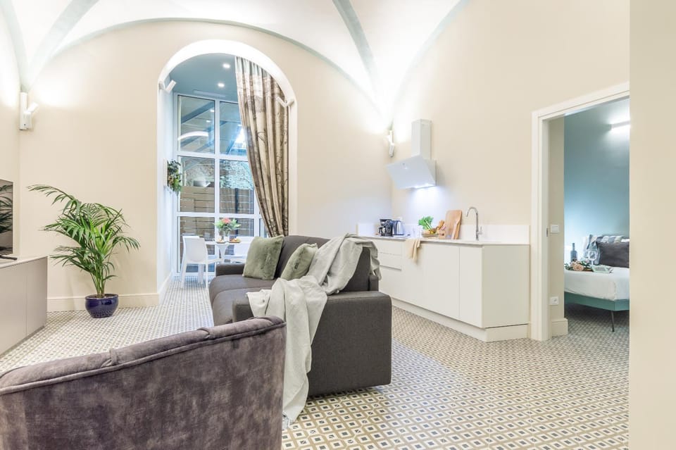Bed, Kitchen or kitchenette, Living room, Seating area