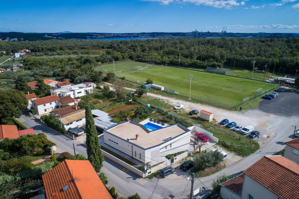 Property building, Swimming pool