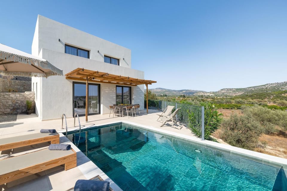 Property building, Patio, Spring, Day, Natural landscape, View (from property/room), Balcony/Terrace, Mountain view, Pool view, Swimming pool, sunbed