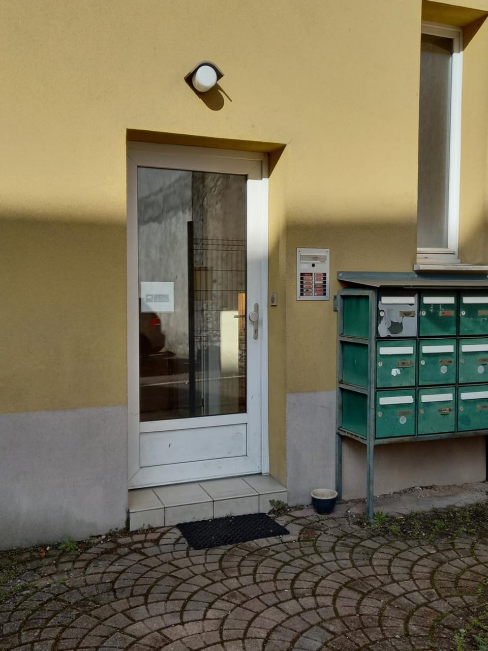 Facade/entrance