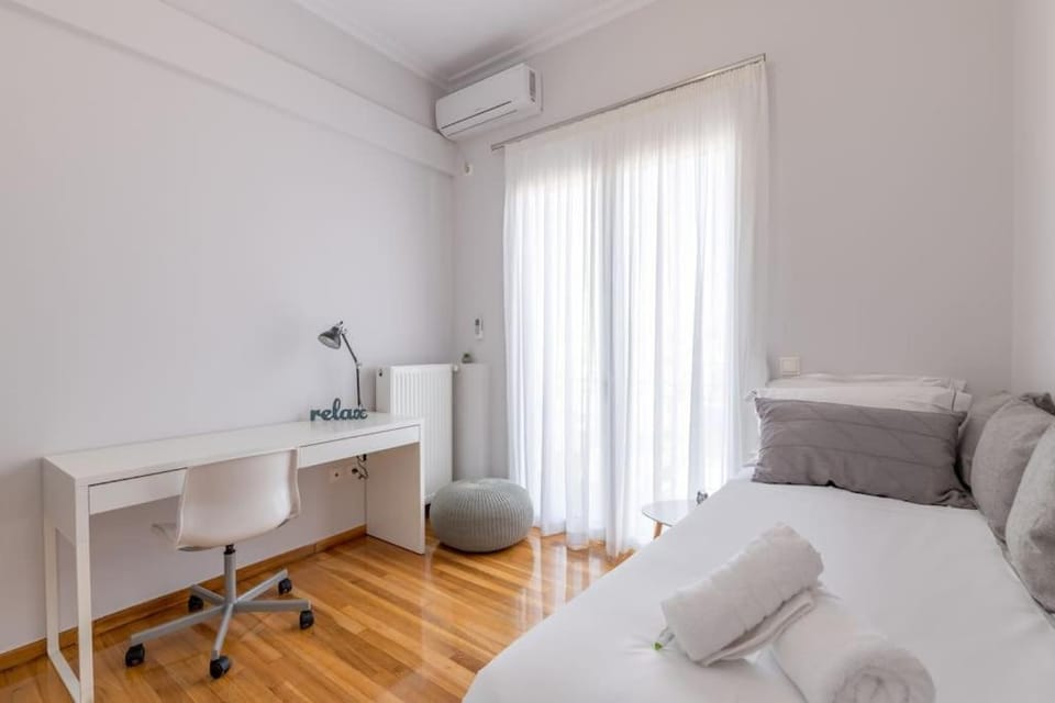Bed, Photo of the whole room, Bedroom, air conditioner