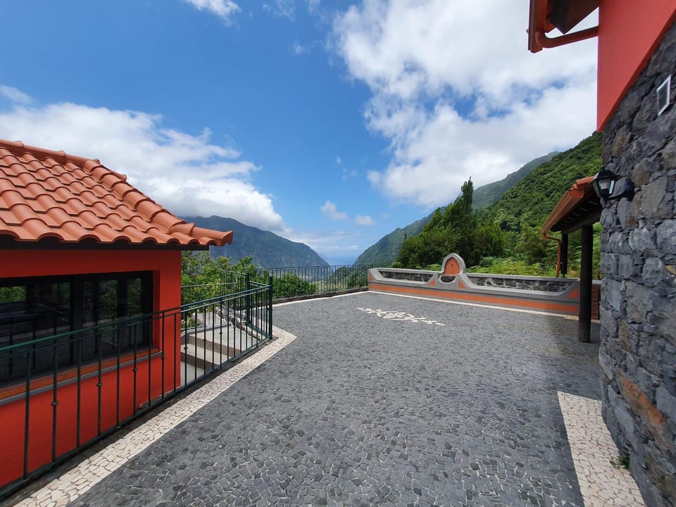 Mountain-Ocean-View Madeira Apartment in Madeira District