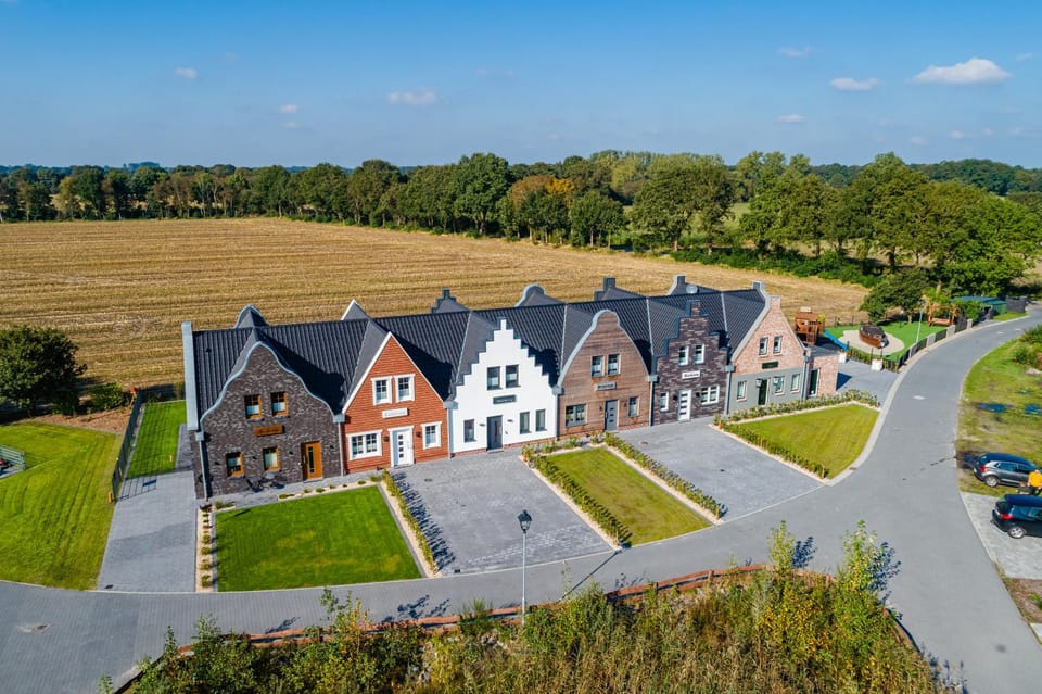 Property building, Bird's eye view, Street view, Parking