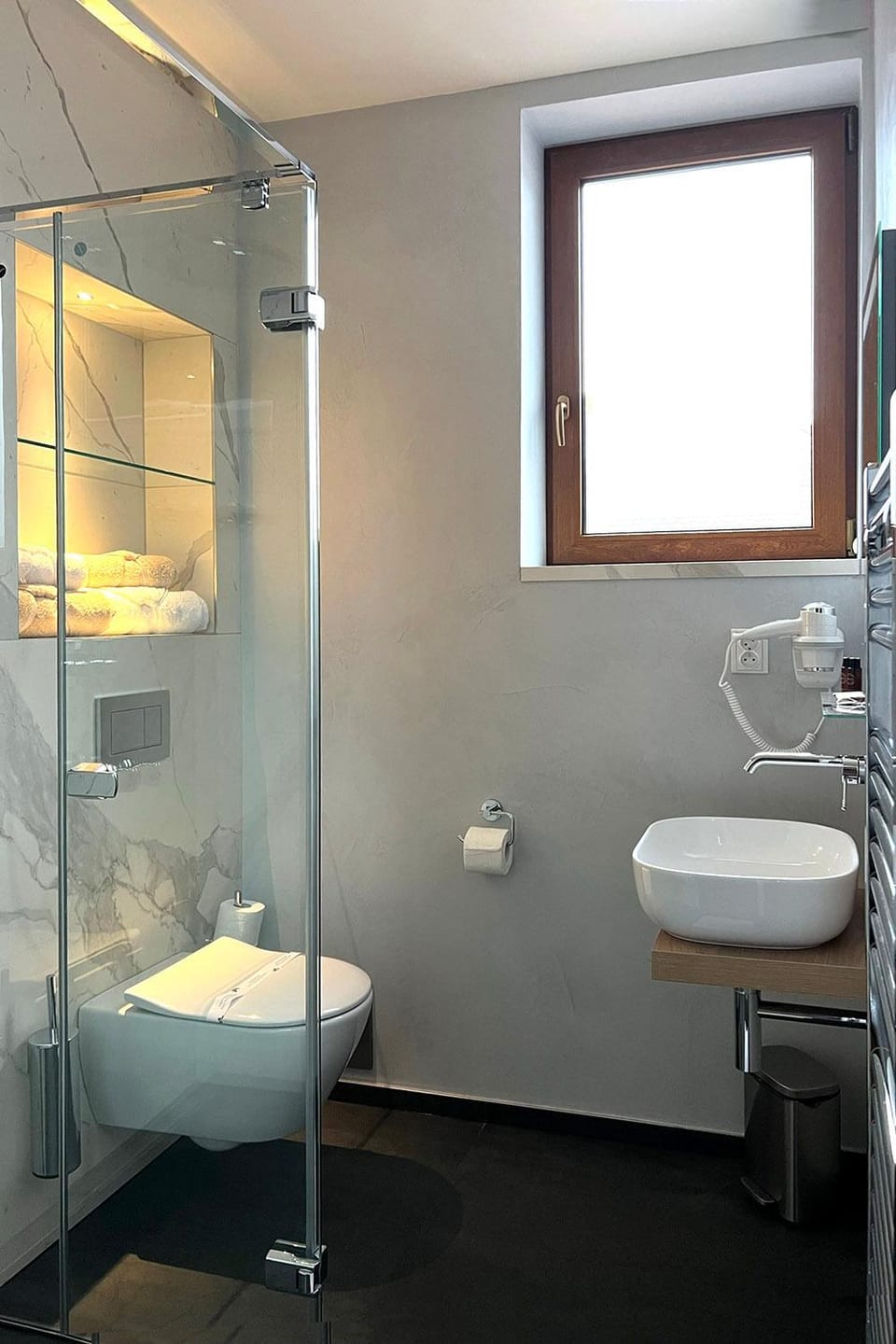 Shower, Toilet, Bathroom, towels