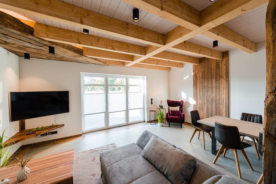 Communal lounge/ TV room, Living room, Seating area, Dining area, Evening entertainment