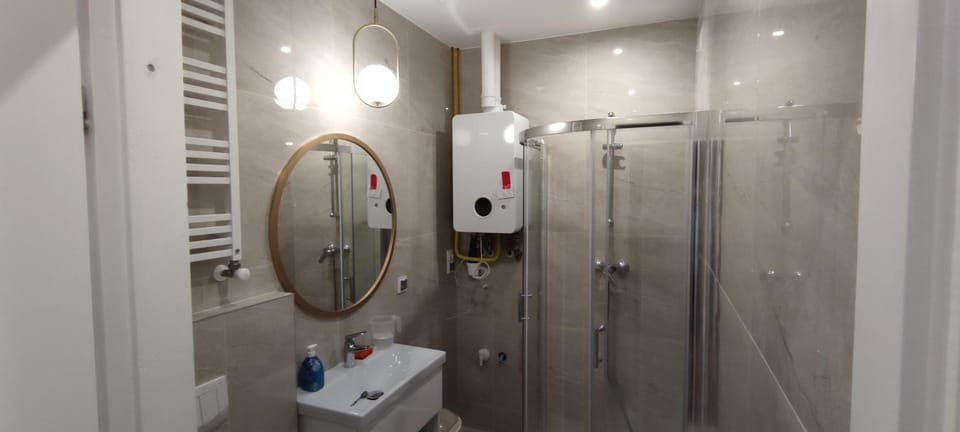 Shower, Bathroom, towels