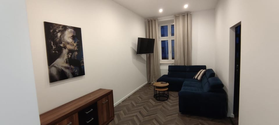 Communal lounge/ TV room, Bed, Living room, Seating area, Evening entertainment