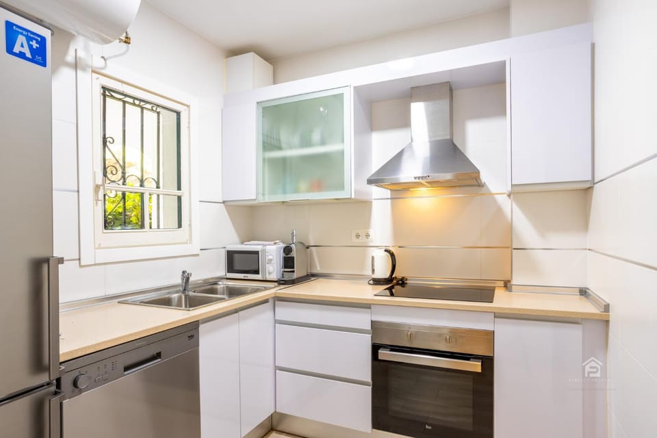 Coffee/tea facilities, Kitchen or kitchenette, minibar, pet friendly, stove