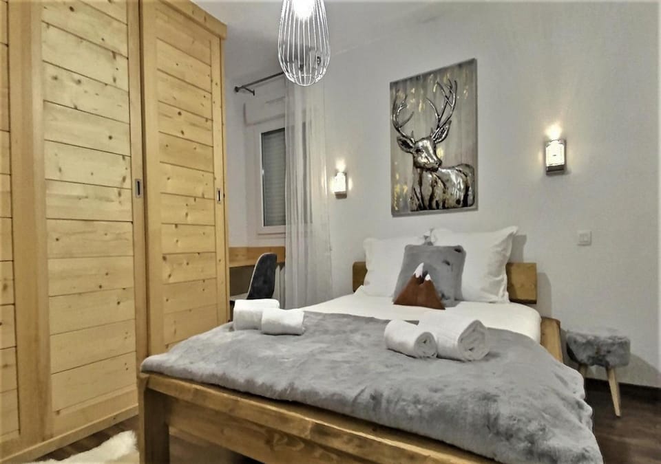 Bed, Photo of the whole room, wardrobe