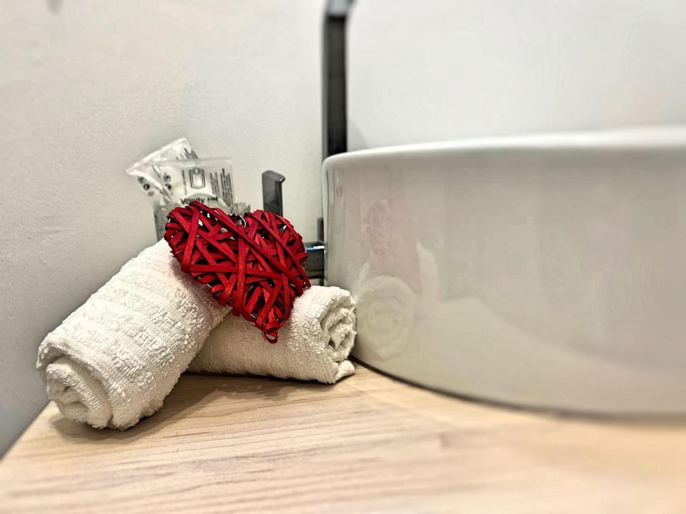 Bathroom, towels
