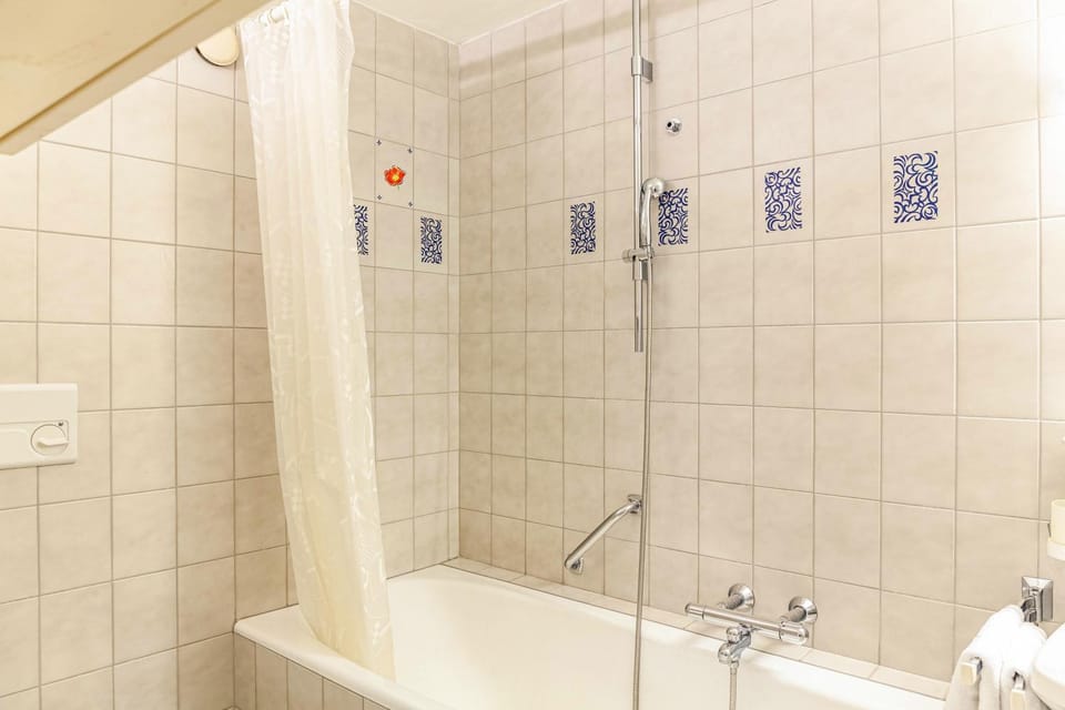 Bathroom, Living room