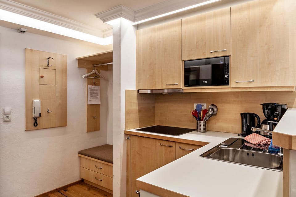 Kitchen or kitchenette, Living room