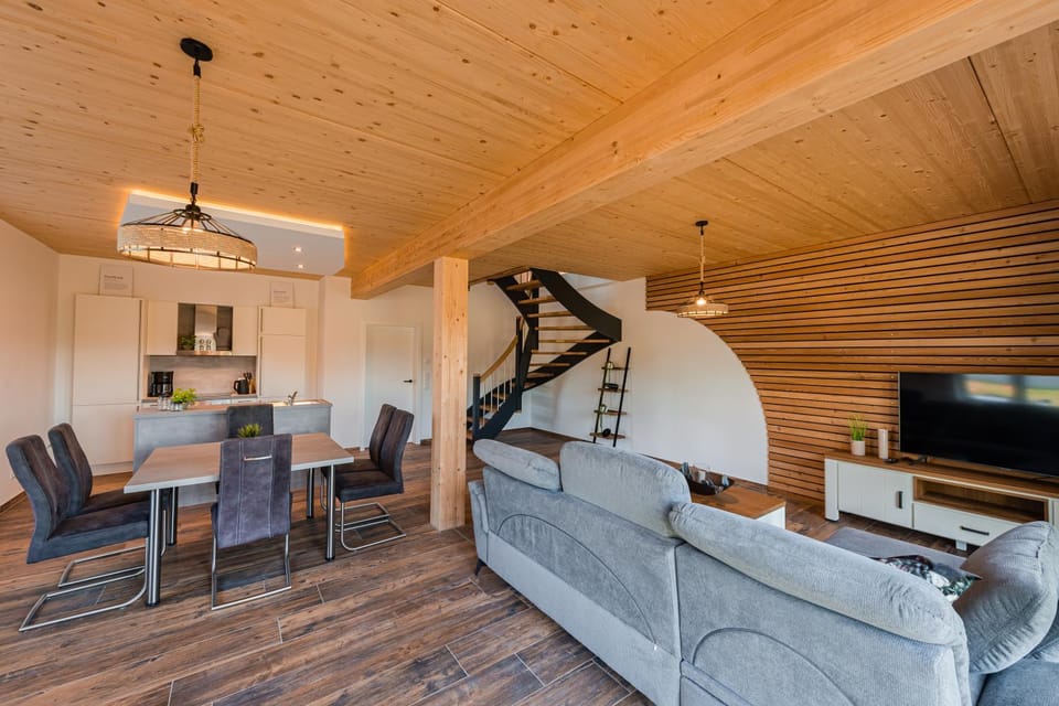 Communal lounge/ TV room, Kitchen or kitchenette, Living room, Seating area, Dining area