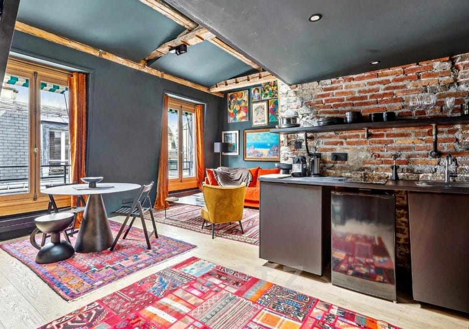 Kitchen or kitchenette, Living room
