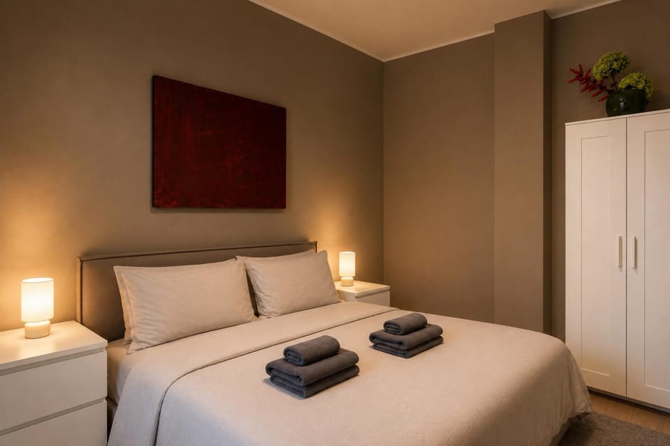 Bed, TV and multimedia, Bedroom, Pets, Pets, towels, wardrobe