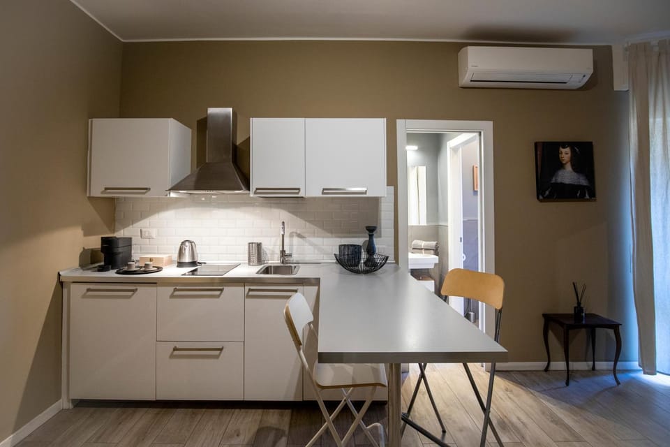 Quiet & Stylish Flat 2 min Metro Fast Wi-Fi Apartment in Milan