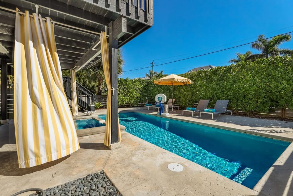 The Laguna Beach - 212 Willow Ave House in Anna Maria Island