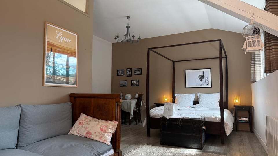 Living room, Photo of the whole room, Bedroom