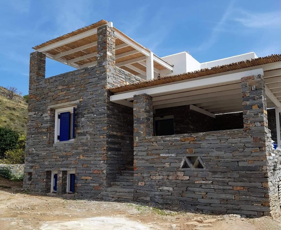 Property building, Facade/entrance, Day