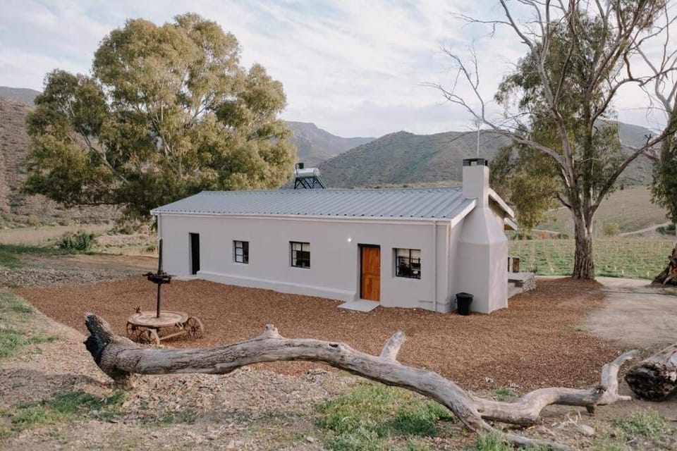 Delightful farmhouse with hottub Apartment in Western Cape
