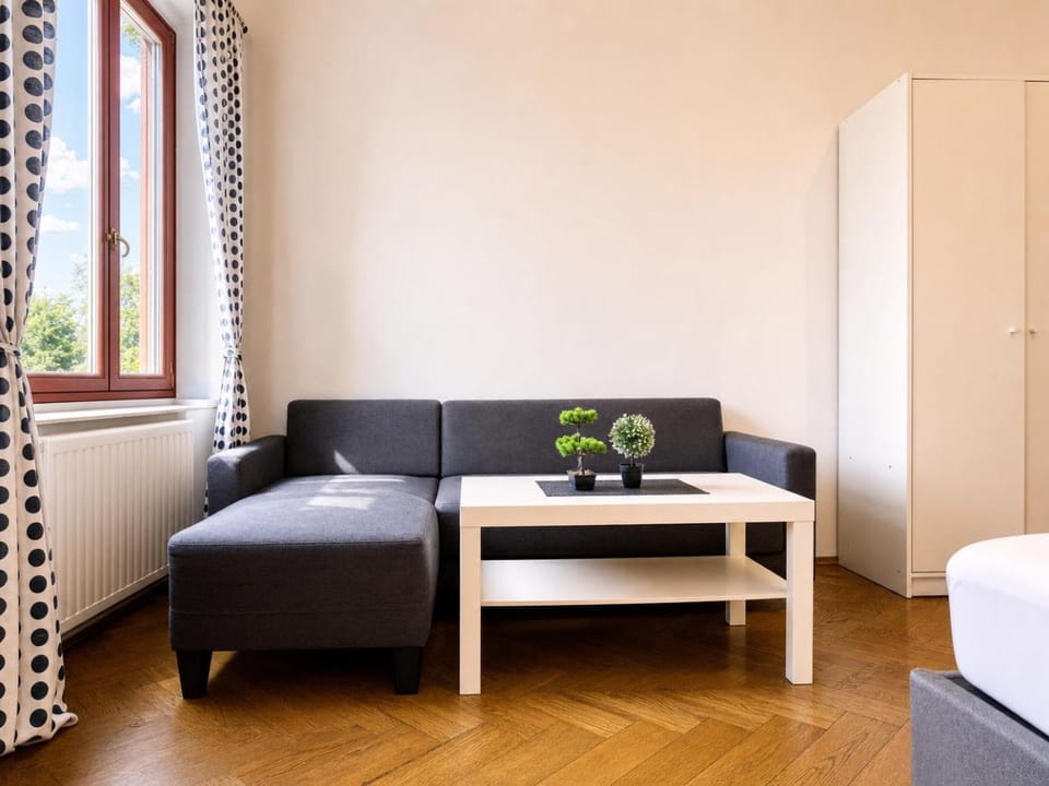 Bed, Seating area, Bedroom