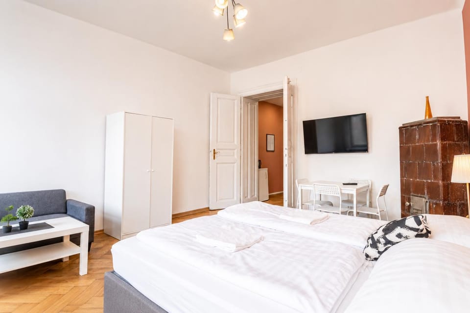 Bed, TV and multimedia, Seating area, Bedroom, towels, wardrobe
