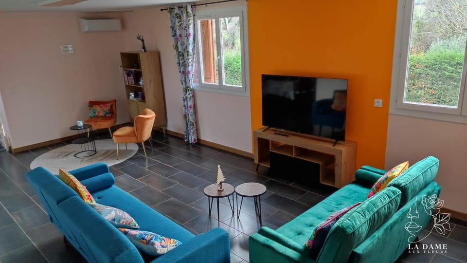 Living room, air conditioner
