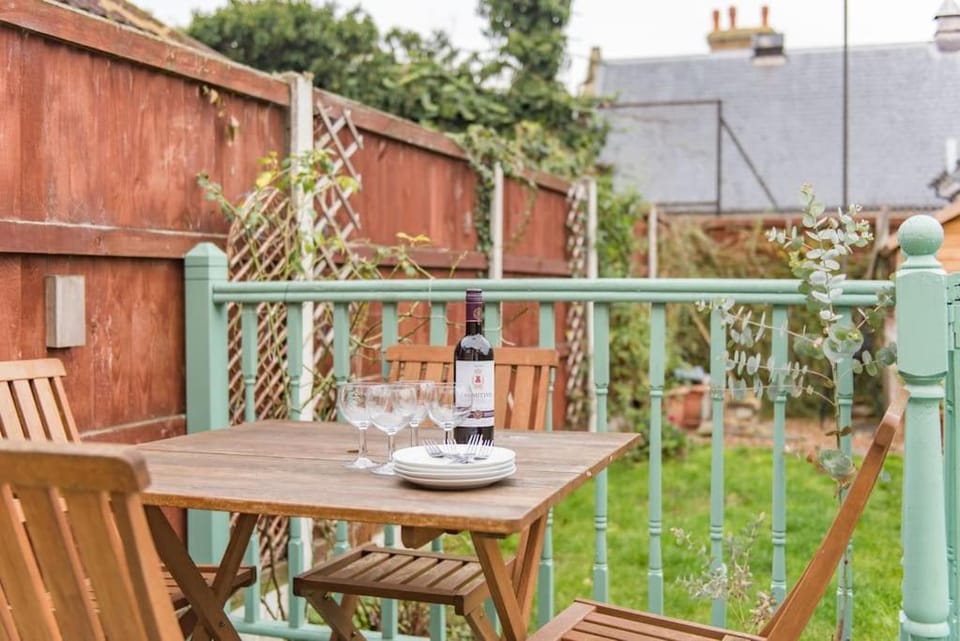 Patio, Dining area