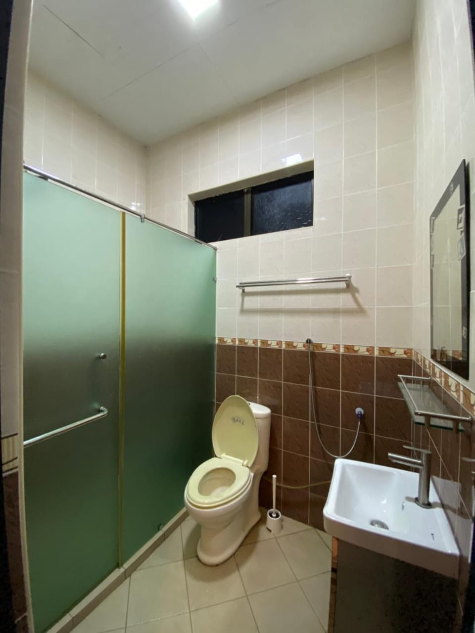 Shower, Toilet
