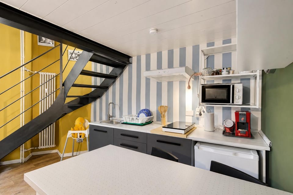 Kitchen or kitchenette, Dining area, oven, pet friendly, stove