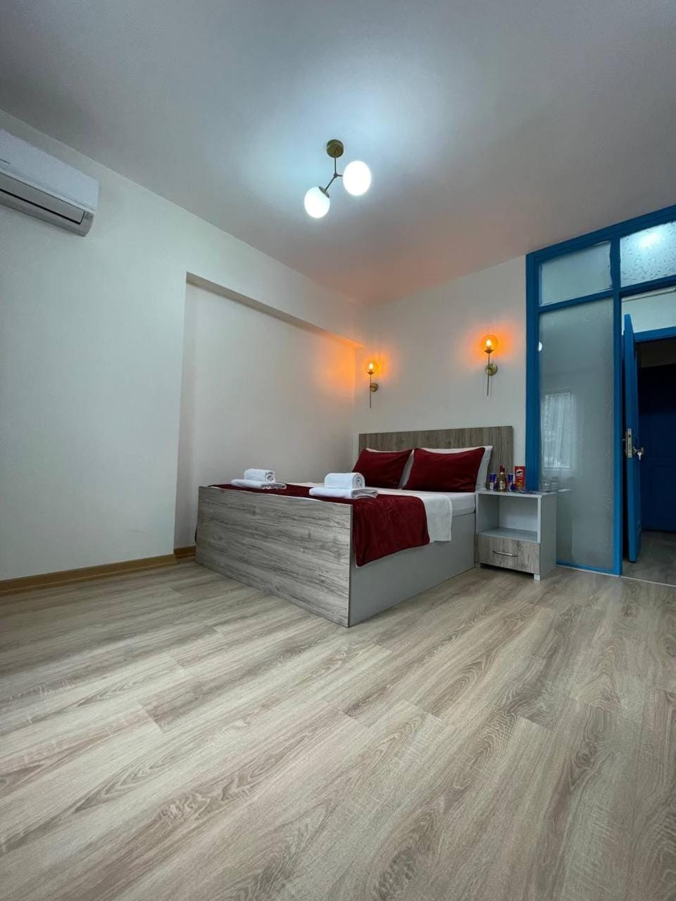 Bed, Bedroom, air conditioner