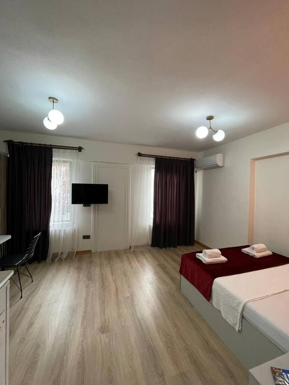 Communal lounge/ TV room, Bed, TV and multimedia, Bedroom